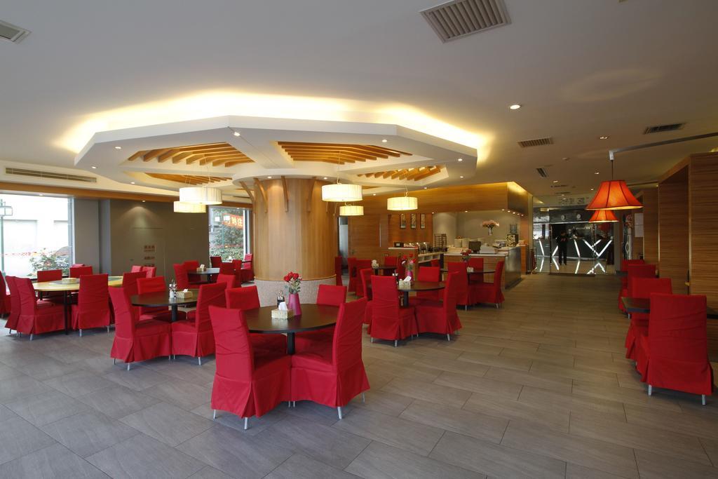 Jinjiang - North Bund 3*